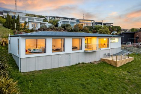 Photo of property in 5 Stoneyridge Close, Mount Pleasant, Christchurch, 8081