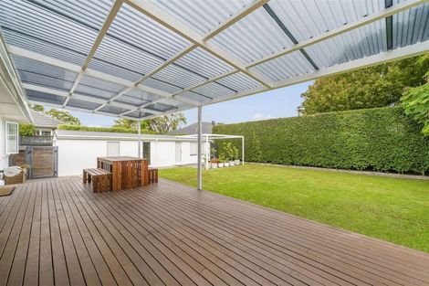 Photo of property in 4 London Street, Te Atatu Peninsula, Auckland, 0610