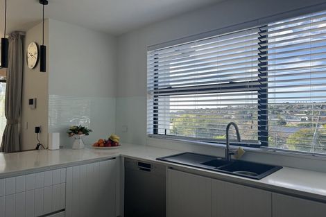 Photo of property in 26 Kiteroa Terrace, Rothesay Bay, Auckland, 0630