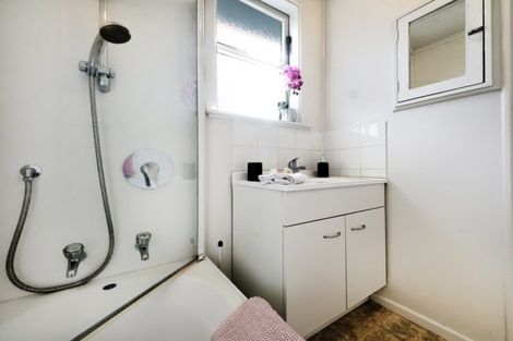 Photo of property in 1 Trojan Crescent, New Lynn, Auckland, 0600