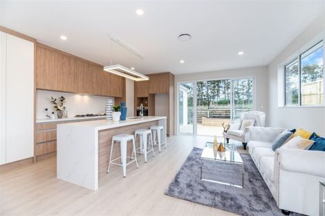 Photo of property in 13 Barrique Road, Kumeu, 0810