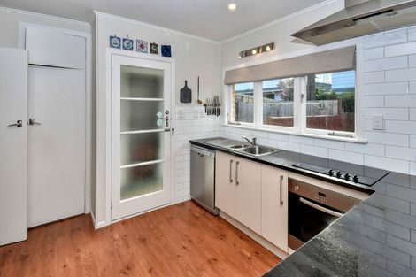 Photo of property in 18 Gills Avenue, Papakura, 2110