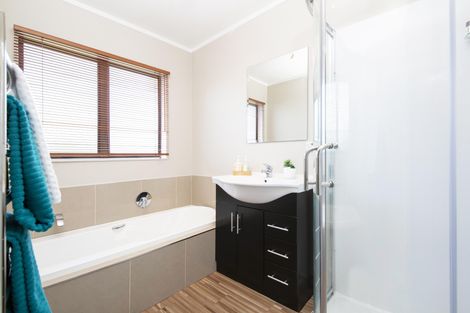 Photo of property in 2/13 De Quincey Terrace, Highland Park, Auckland, 2010