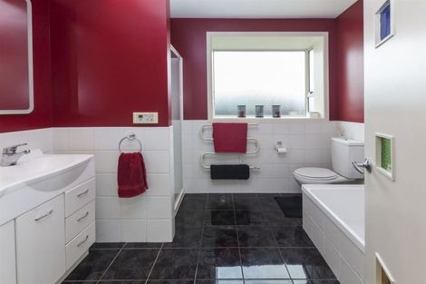 Photo of property in 20 Daniels Road, Redwood, Christchurch, 8051