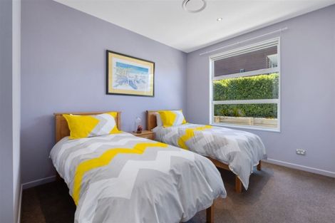 Photo of property in 16 Urquhart Place, Wanaka, 9305