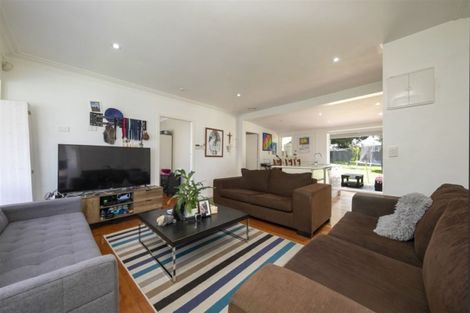 Photo of property in 201 Edmonton Road, Te Atatu South, Auckland, 0610
