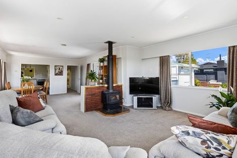 Photo of property in 1/4 Acacia Road, Torbay, Auckland, 0632