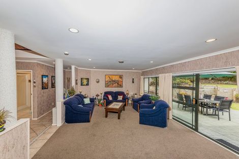 Photo of property in 15 Hogarth Rise, West Harbour, Auckland, 0618