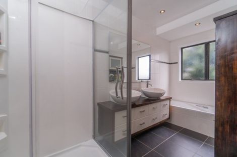 Photo of property in 27 Kiwi Esplanade, Mangere Bridge, Auckland, 2022