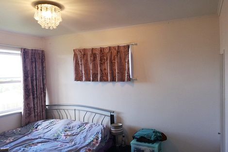 Photo of property in 70 Glendene Avenue, Glendene, Auckland, 0602