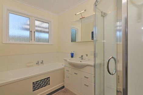 Photo of property in 9 Stratford Way, Wilton, Wellington, 6012