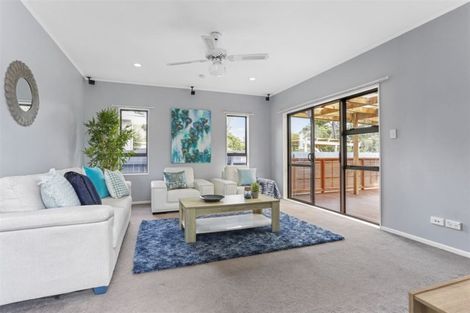 Photo of property in 46 Glen Marine Parade, Glendene, Auckland, 0602