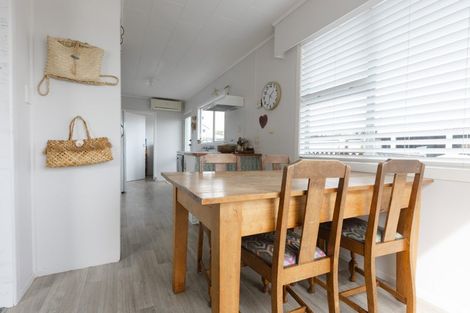 Photo of property in 5 Poharama Place, Marfell, New Plymouth, 4310