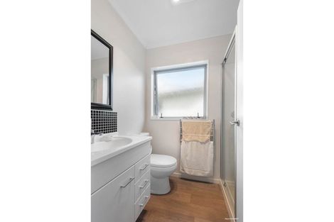 Photo of property in 11 Glenbury Place, Massey, Auckland, 0614