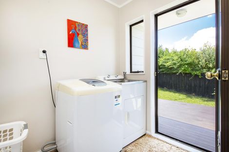 Photo of property in 2/13 De Quincey Terrace, Highland Park, Auckland, 2010