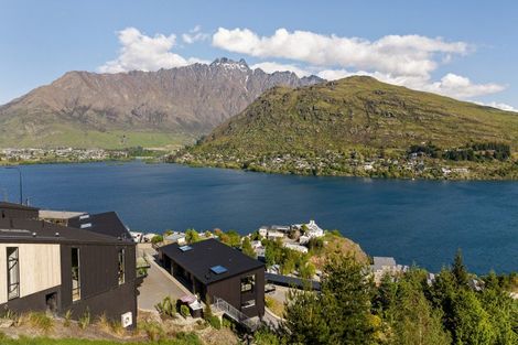 Photo of property in 16 Highlands Close, Queenstown, 9300