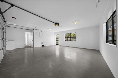 Photo of property in 26 Thornbury Crescent, East Tamaki Heights, Auckland, 2016