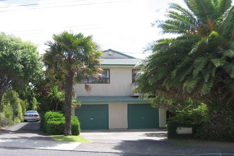 Photo of property in 1/122 Aberdeen Road, Campbells Bay, Auckland, 0620