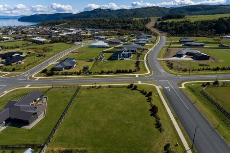 Photo of property in 2 Lancewood Way, Kinloch, Taupo, 3377