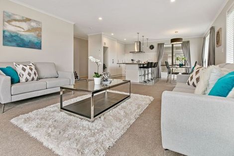 Photo of property in 2 Captain Mitchell Drive, Opaheke, Papakura, 2113