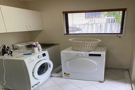 Photo of property in 3 Greenleaf Way, Northcross, Auckland, 0630