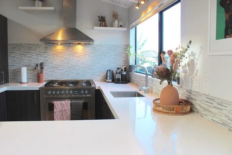 Photo of property in 10 Tokay Place, Huapai, Kumeu, 0810