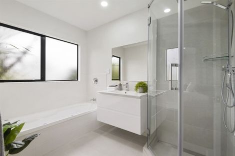 Photo of property in 7 Graham Collins Drive, Windsor Park, Auckland, 0632