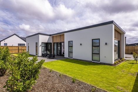 Photo of property in 15 Perehia Mews, Marshland, Christchurch, 8083