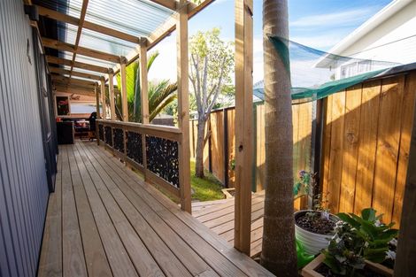 Photo of property in 21b Brian Crescent, Stanmore Bay, Whangaparaoa, 0932