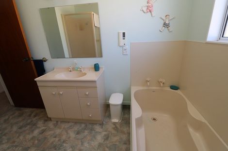 Photo of property in 6 Low Avenue, Foxton Beach, Foxton, 4815