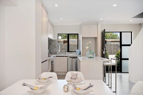 Photo of property in 4/9 Smiths Avenue, Papakura, 2110