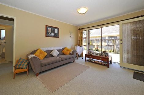 Photo of property in 2/12 Waimai Avenue, Weymouth, Auckland, 2103