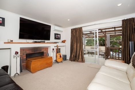Photo of property in 64 View Road, Henderson, Auckland, 0612