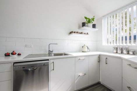 Photo of property in 2 Kings Avenue, South Dunedin, Dunedin, 9012