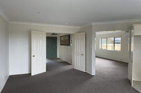 Photo of property in 17 Summerland Drive, Henderson, Auckland, 0612