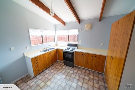 Photo of property in 2/60 Titoki Street, Te Atatu Peninsula, Auckland, 0610