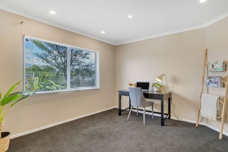 Photo of property in 2 Catlins Glen, Aotea, Porirua, 5024