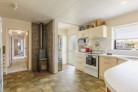 Photo of property in 9 Deakin Place, Clive, 4102