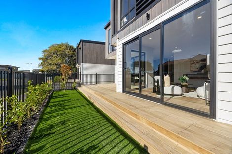 Photo of property in 10a Prince Regent Drive, Half Moon Bay, Auckland, 2012