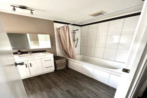 Photo of property in 1/41 Elizabeth Drive, West Harbour, Auckland, 0618