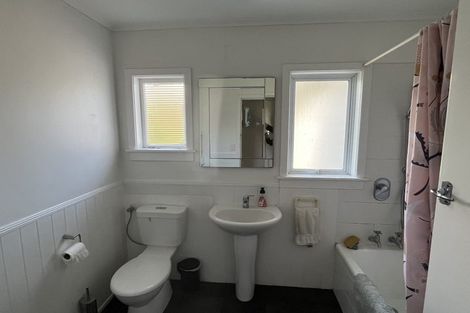 Photo of property in 6 Rarawa Place, Vogeltown, New Plymouth, 4310