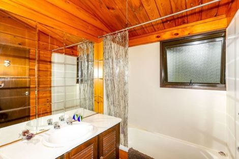 Photo of property in 18 Saint Ives Grove, Whalers Gate, New Plymouth, 4310