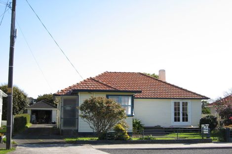 Photo of property in 52 Lismore Street, Merrilands, New Plymouth, 4312