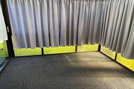 Photo of property in 1/10 Ocean View Road, Northcote, Auckland, 0627