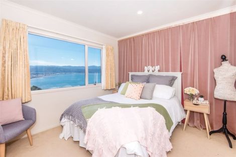Photo of property in 45 Tamworth Crescent, Newlands, Wellington, 6037
