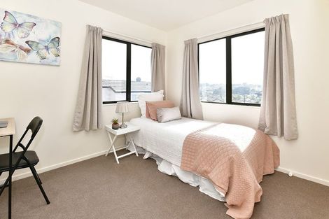 Photo of property in 13b Sunnydale Place, Oteha, Auckland, 0632