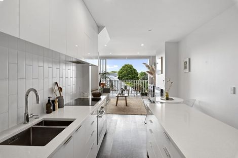 Photo of property in 9/83 Hinemoa Street, Birkenhead, Auckland, 0626