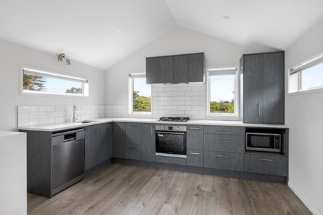 Photo of property in 60 Roberts Road, Matakatia, Whangaparaoa, 0930