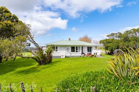 Photo of property in 69 Marohemo Road, Maungaturoto, 0583