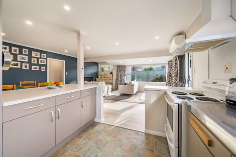Photo of property in 12 Coates Grove, Silverstream, Upper Hutt, 5019